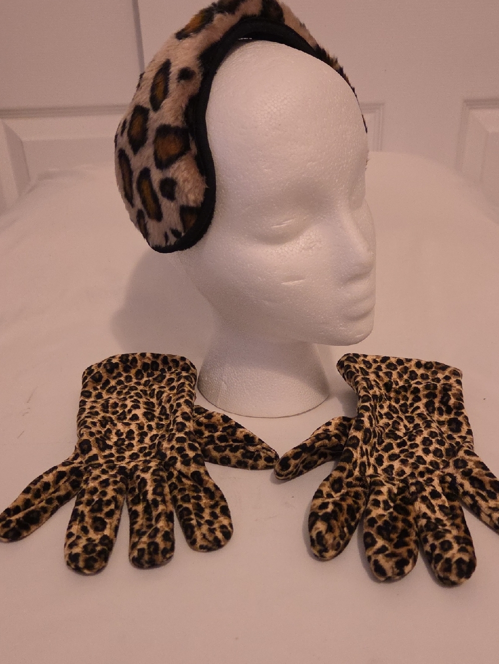 Leopard Print Faux-Fur Earmuffs and Gloves Set - Tan Leopard